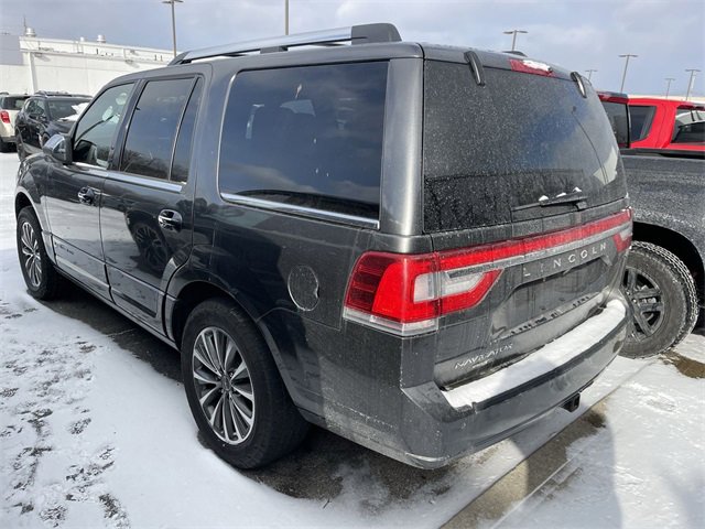 Used 2017 Lincoln Navigator Select image 10