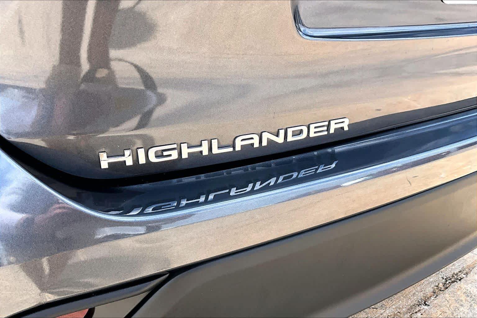 Used 2021 Toyota Highlander XLE AWD/4WD image 30
