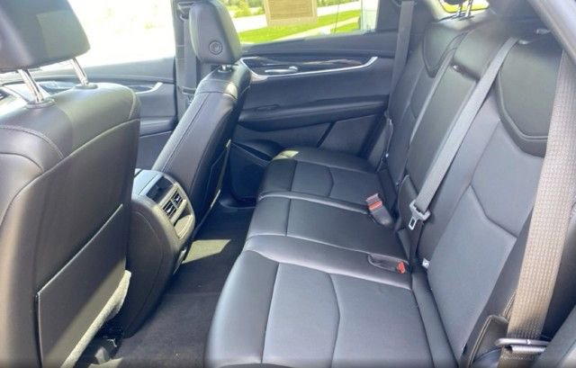 Used 2023 Cadillac XT5 Premium Luxury w/ Technology Package AWD/4WD image 4