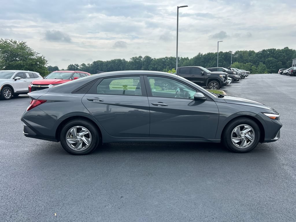 Used 2024 Hyundai Elantra SE FWD image 6