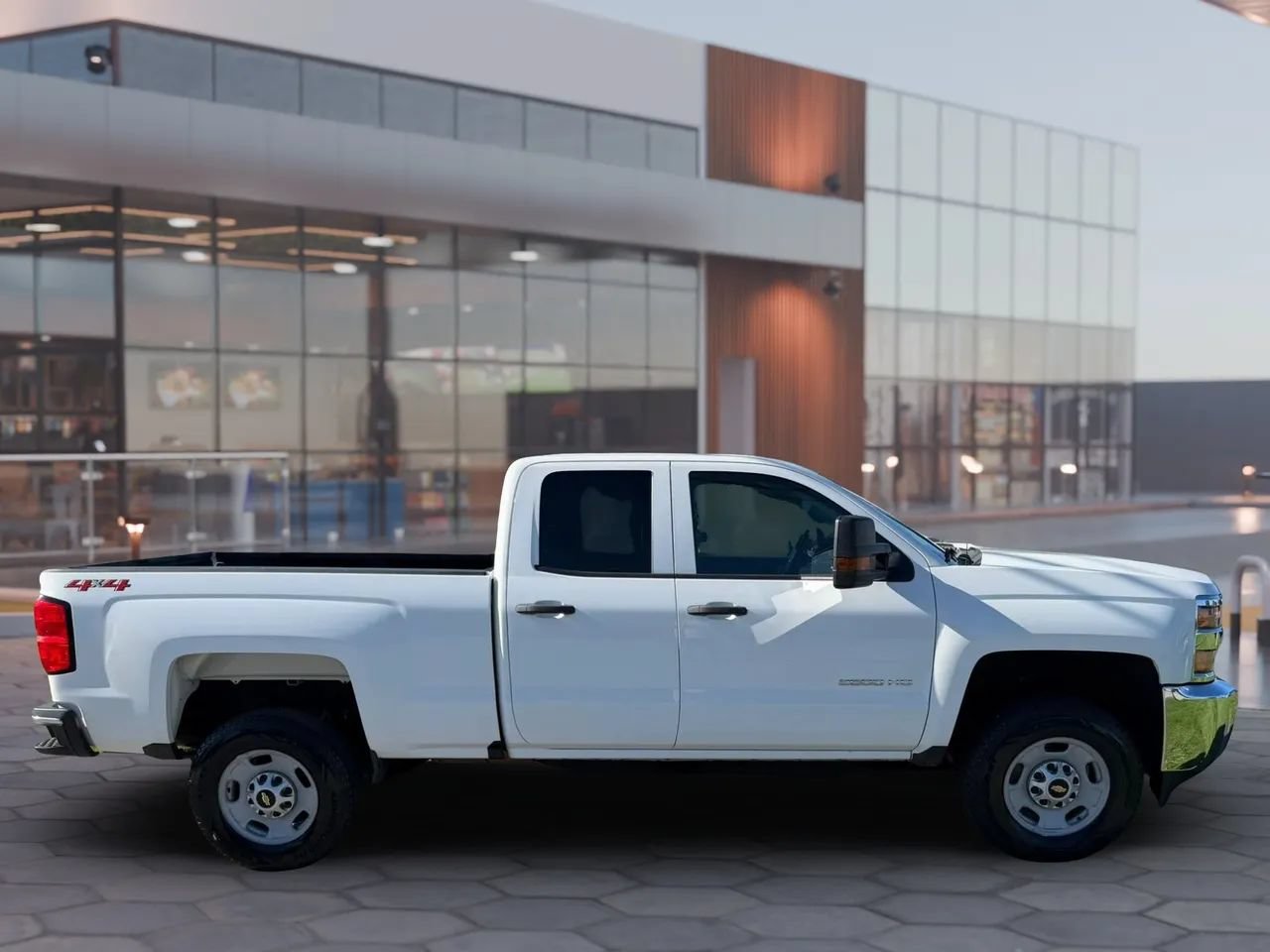 Used 2019 Chevrolet Silverado 2500 W/T AWD/4WD image 4