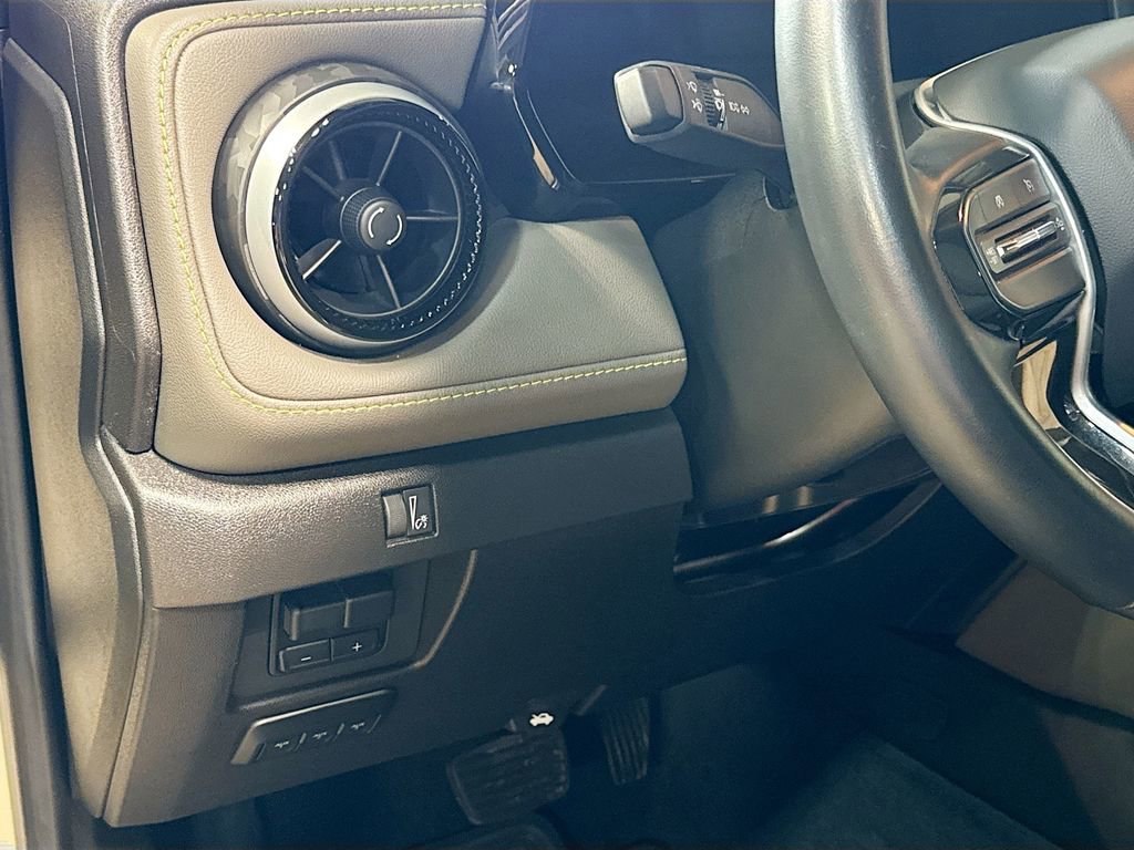 Used 2024 Chevrolet Colorado ZR2 w/ Technology Package AWD/4WD image 10