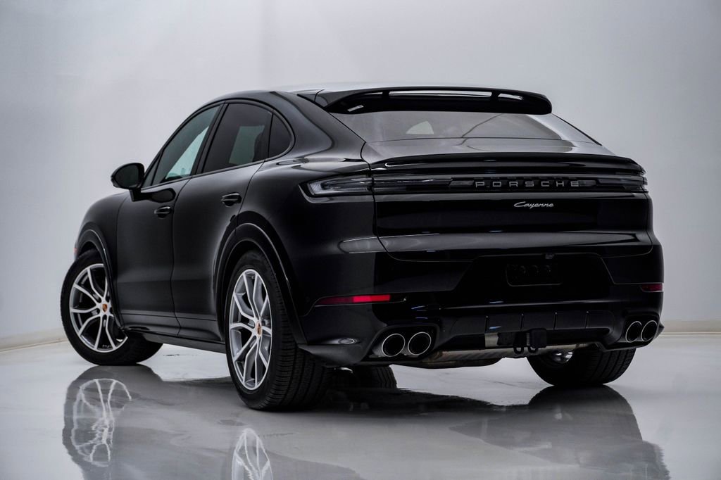 Certified 2025 Porsche Cayenne Coupe image 3