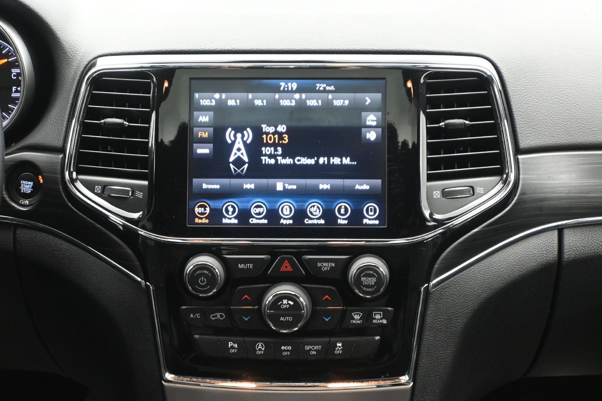 Used 2019 Jeep Grand Cherokee Limited w/ Trailer Tow Group IV AWD/4WD image 17