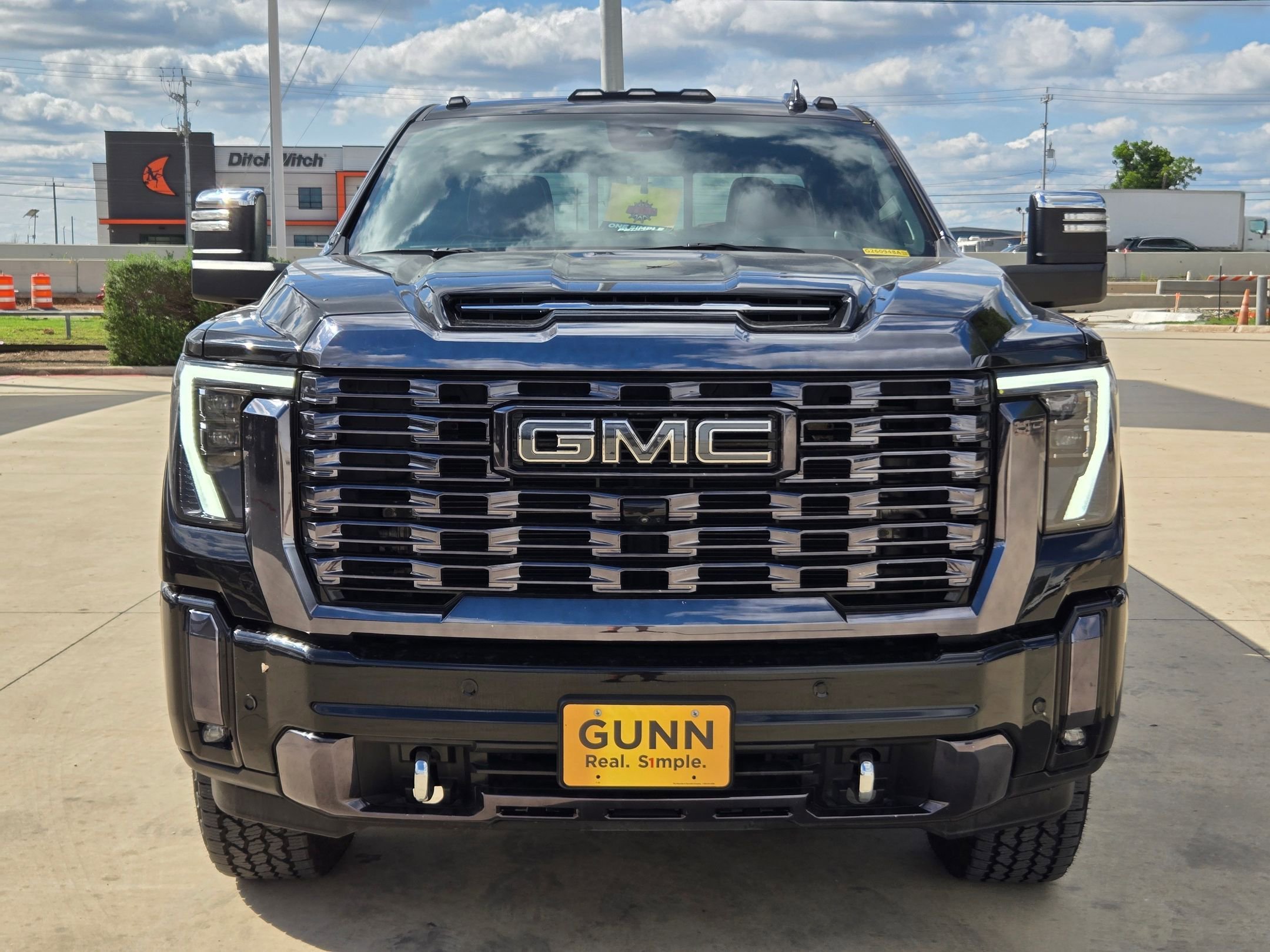 Used 2024 GMC Sierra 2500 Denali Ultimate AWD/4WD image 2