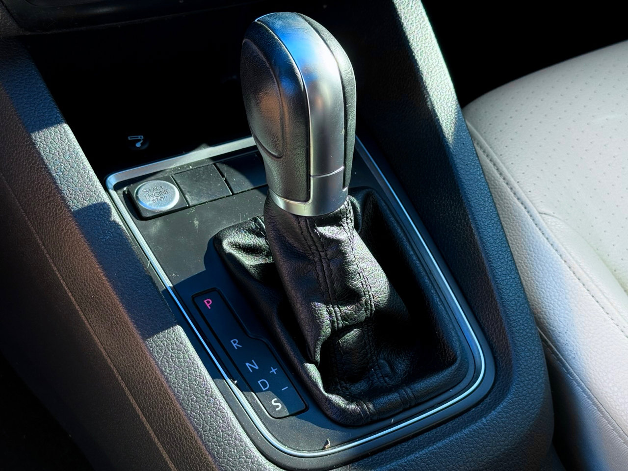 Used 2017 Volkswagen Jetta SE image 29