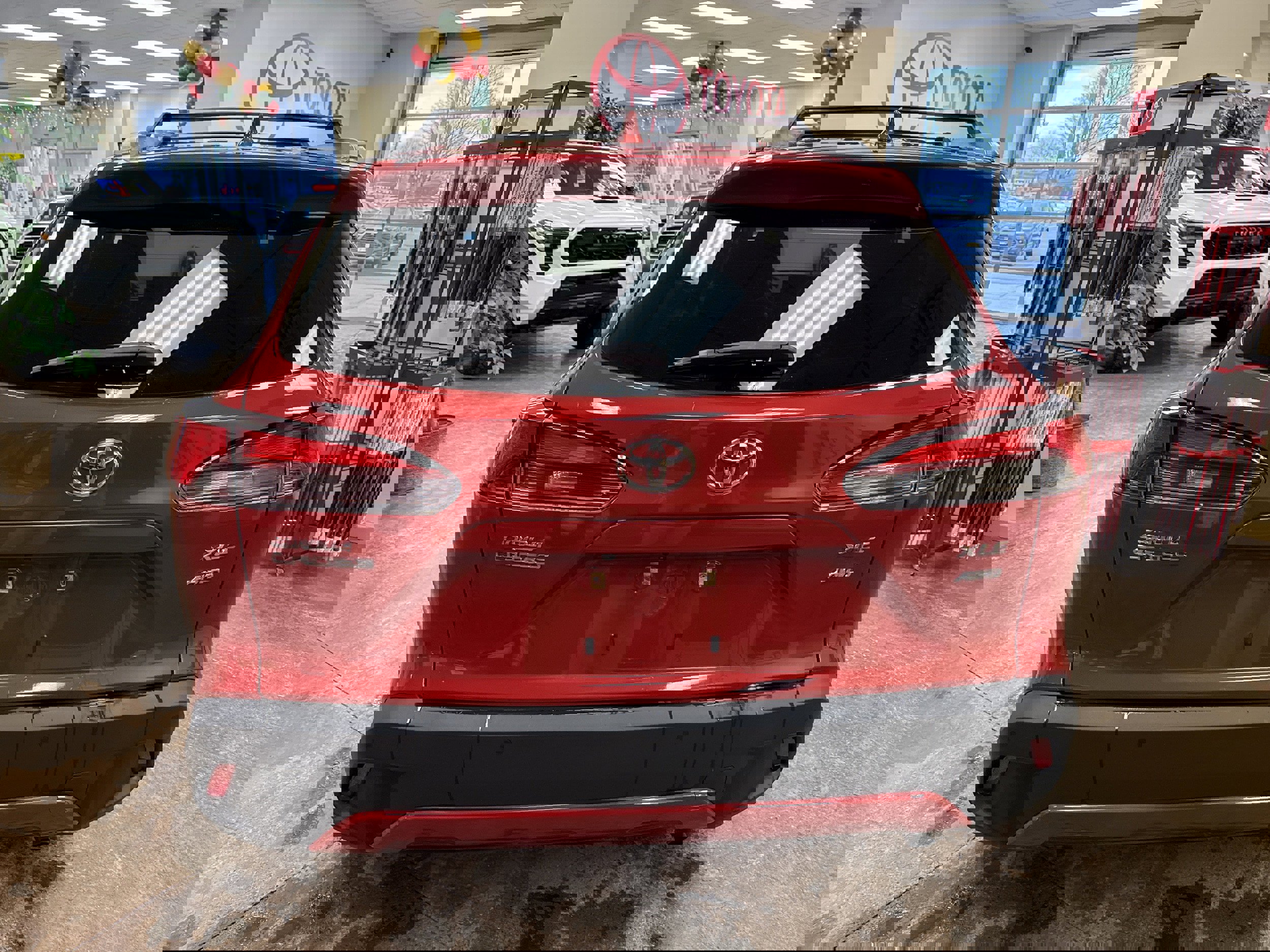 Used 2022 Toyota Corolla Cross XLE w/ Convenience Package image 9