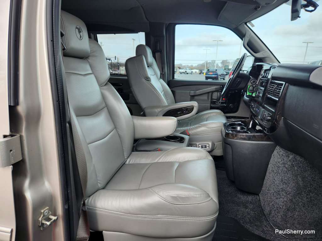 Used 2022 GMC Savana 2500 w/ Enhanced Convenience Package image 43