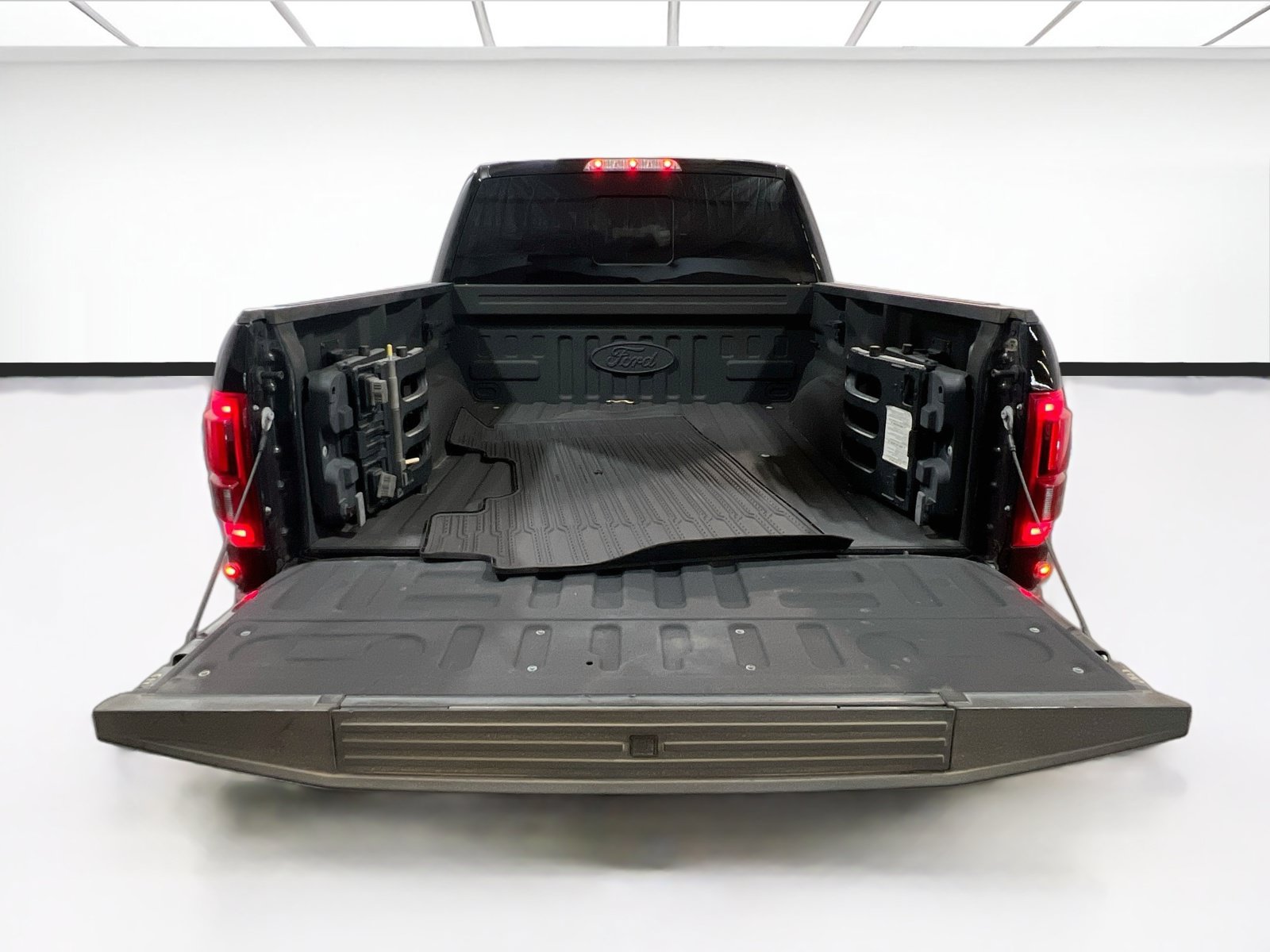 Used 2018 Ford F150 Raptor w/ Equipment Group 802A Luxury AWD/4WD image 20