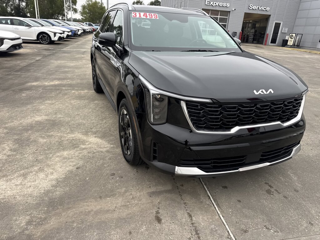 Certified 2025 Kia Sorento S w/ Panoramic Sunroof Package image 9