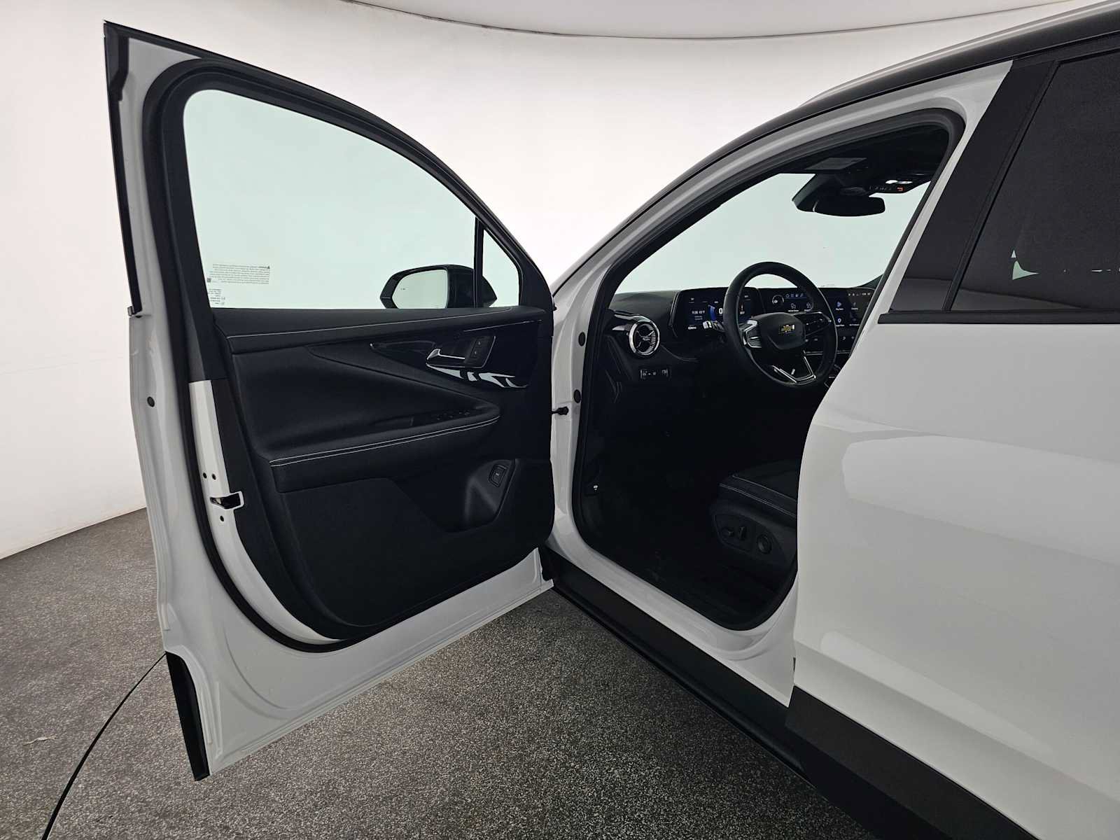 Used 2026 Chevrolet Blazer EV LT FWD image 19