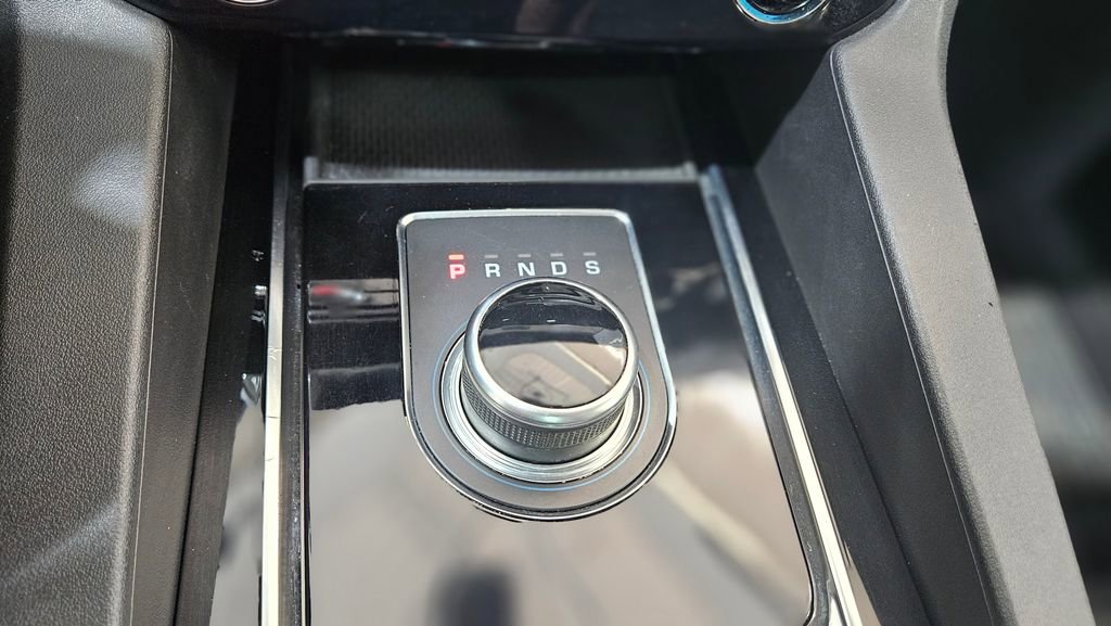 Used 2020 Jaguar F-PACE Premium image 33