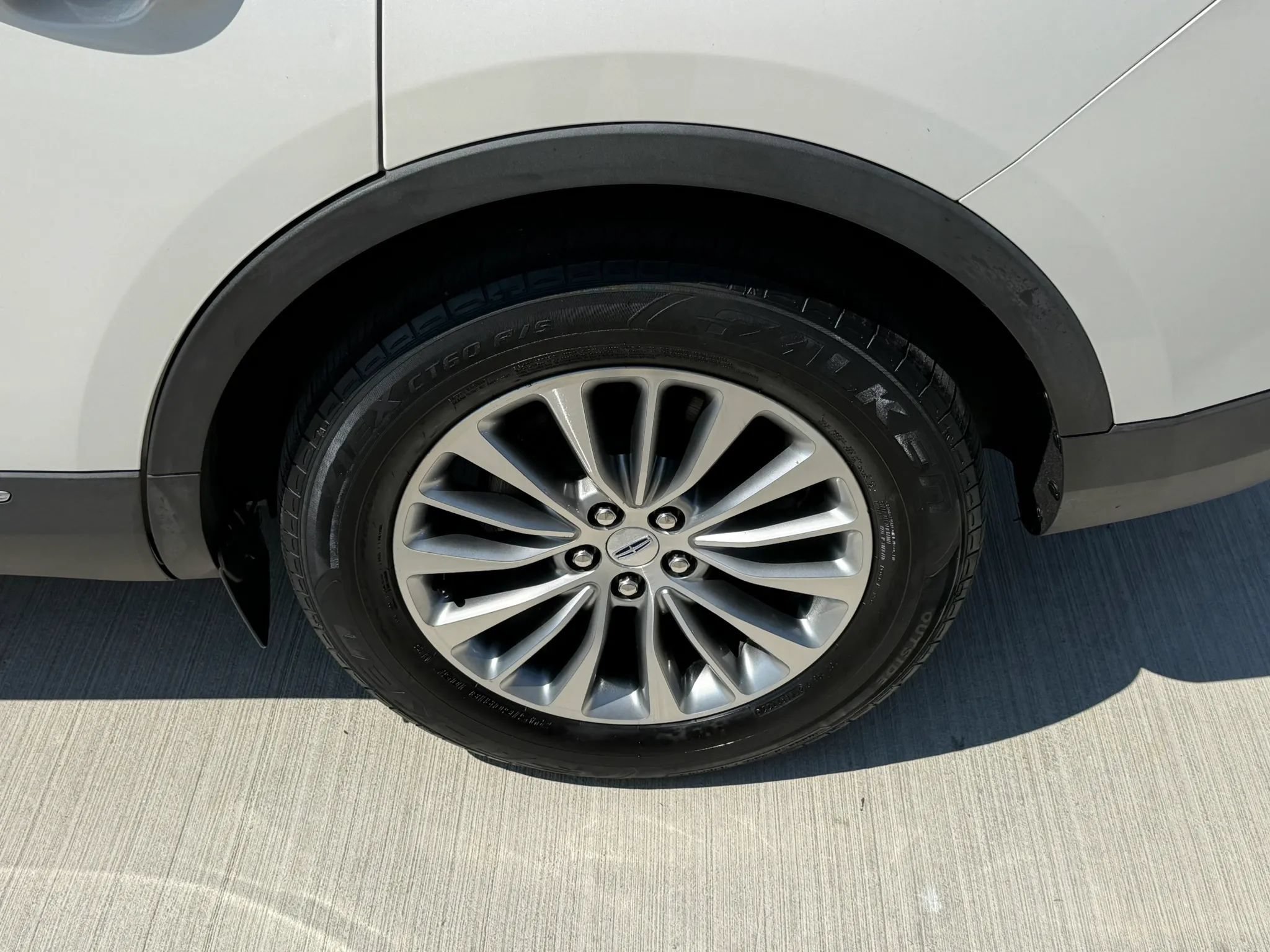 Used 2016 Lincoln MKX Select w/ Select Plus Package AWD/4WD image 48