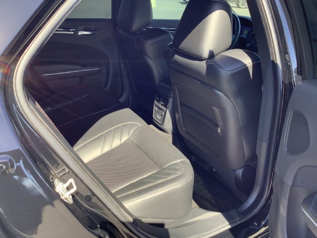 Used 2023 Chrysler 300 C RWD image 33