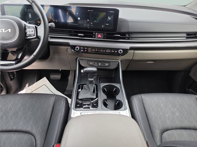 Used 2025 Kia Carnival EX FWD image 23