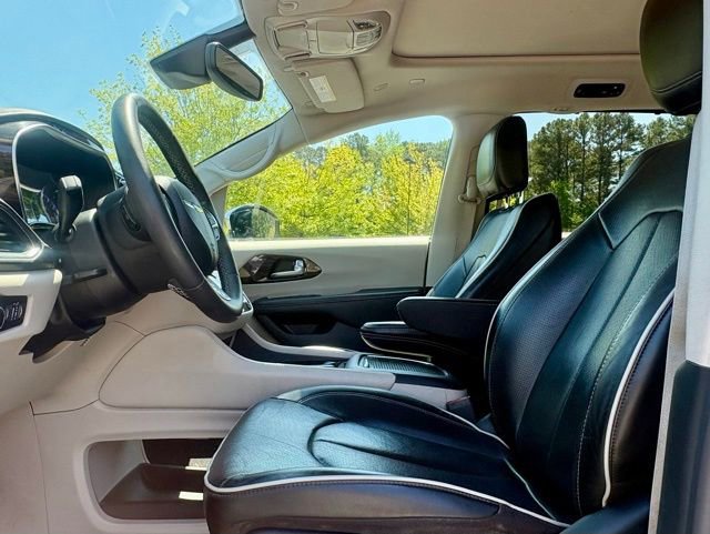Used 2023 Chrysler Pacifica Limited FWD image 27