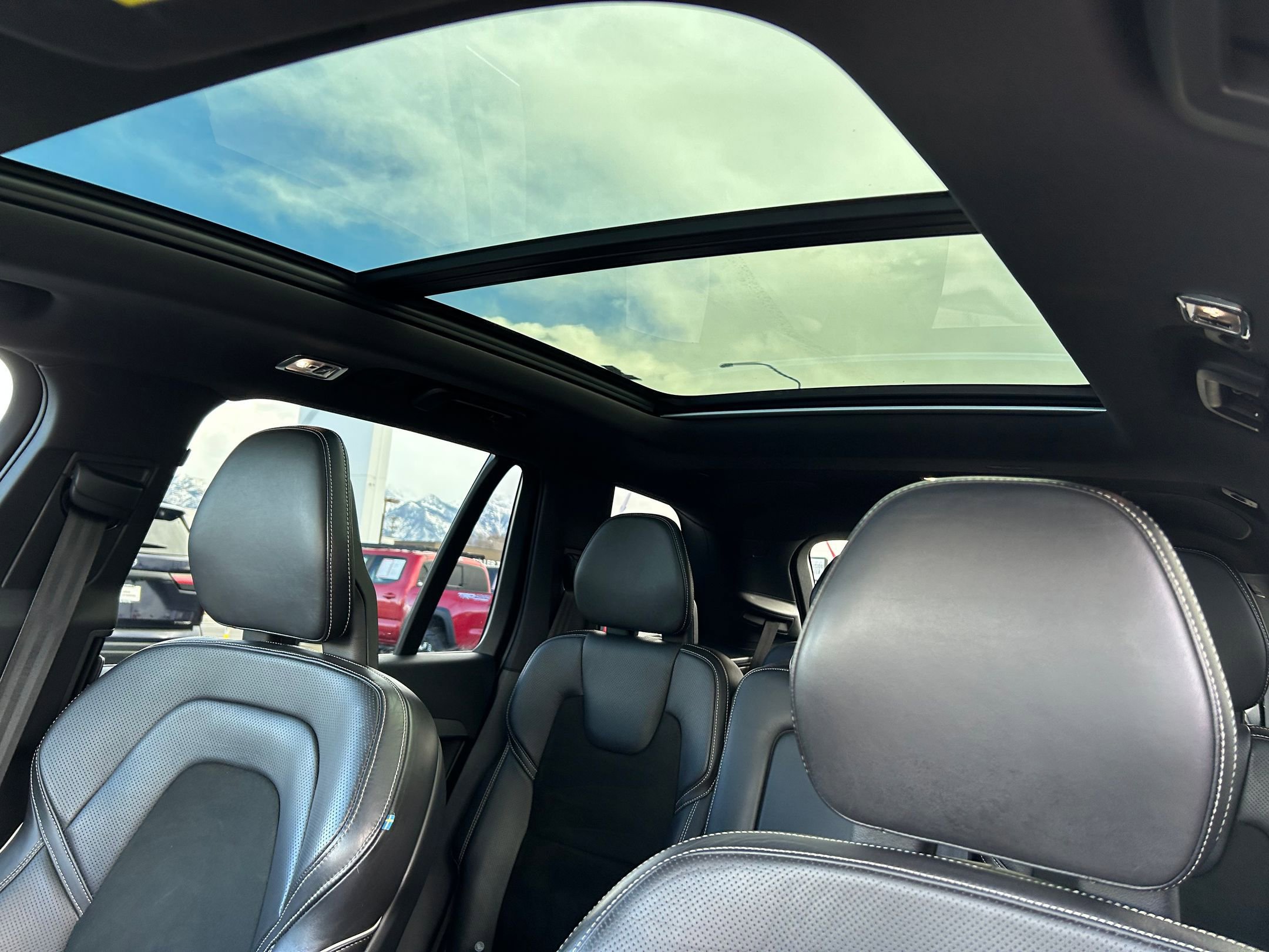 Used 2016 Volvo XC90 T6 R-Design w/ Protection Package Plus image 32