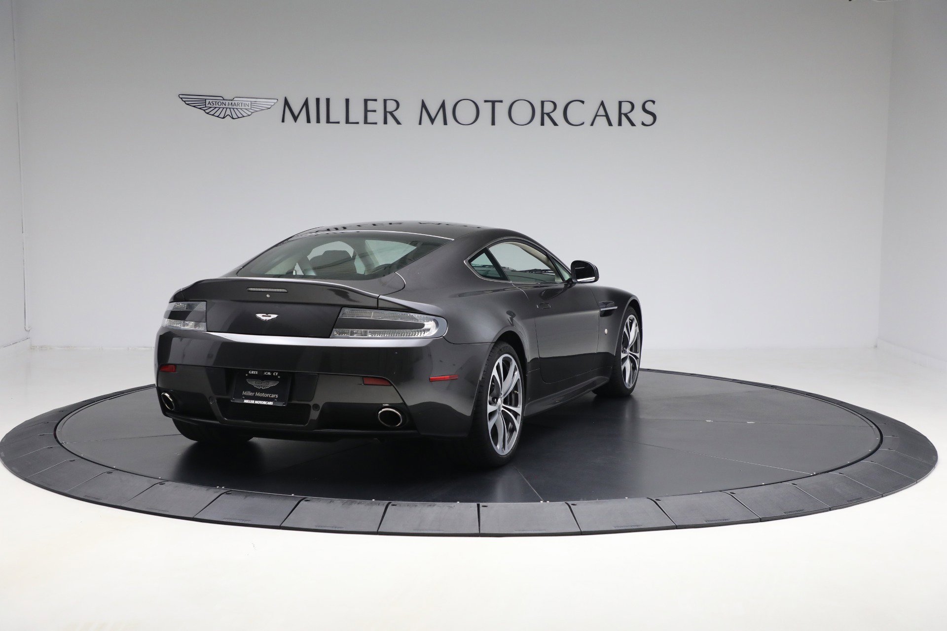 Used 2011 Aston Martin V12 Vantage Coupe image 7