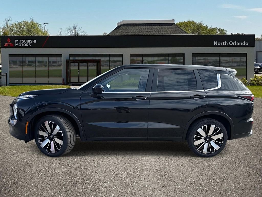 New 2026 Mitsubishi Outlander SE image 3
