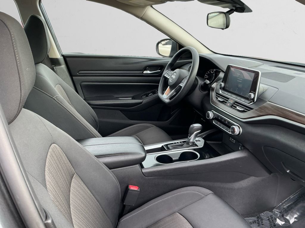 Used 2024 Nissan Altima 2.5 SV image 15