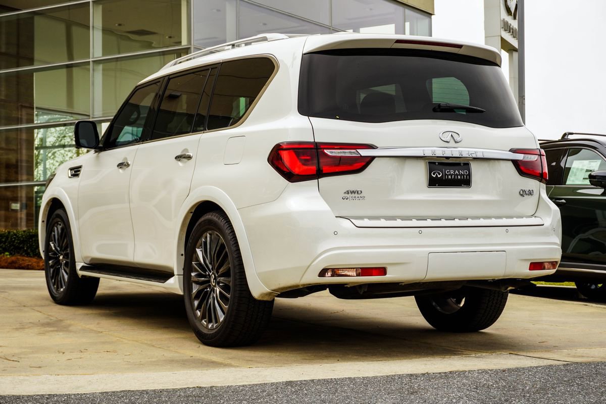 Used 2023 INFINITI QX80 Sensory w/ All-Season Package image 10