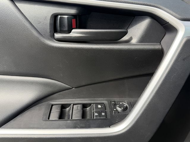 Used 2025 Toyota RAV4 LE image 22