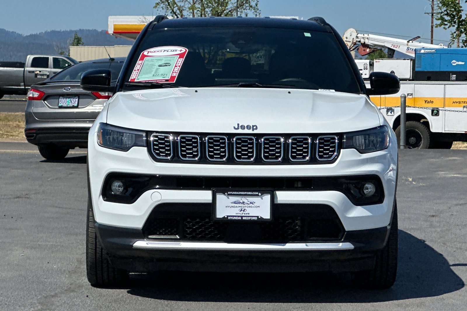 Used 2025 Jeep Compass Limited AWD/4WD image 9