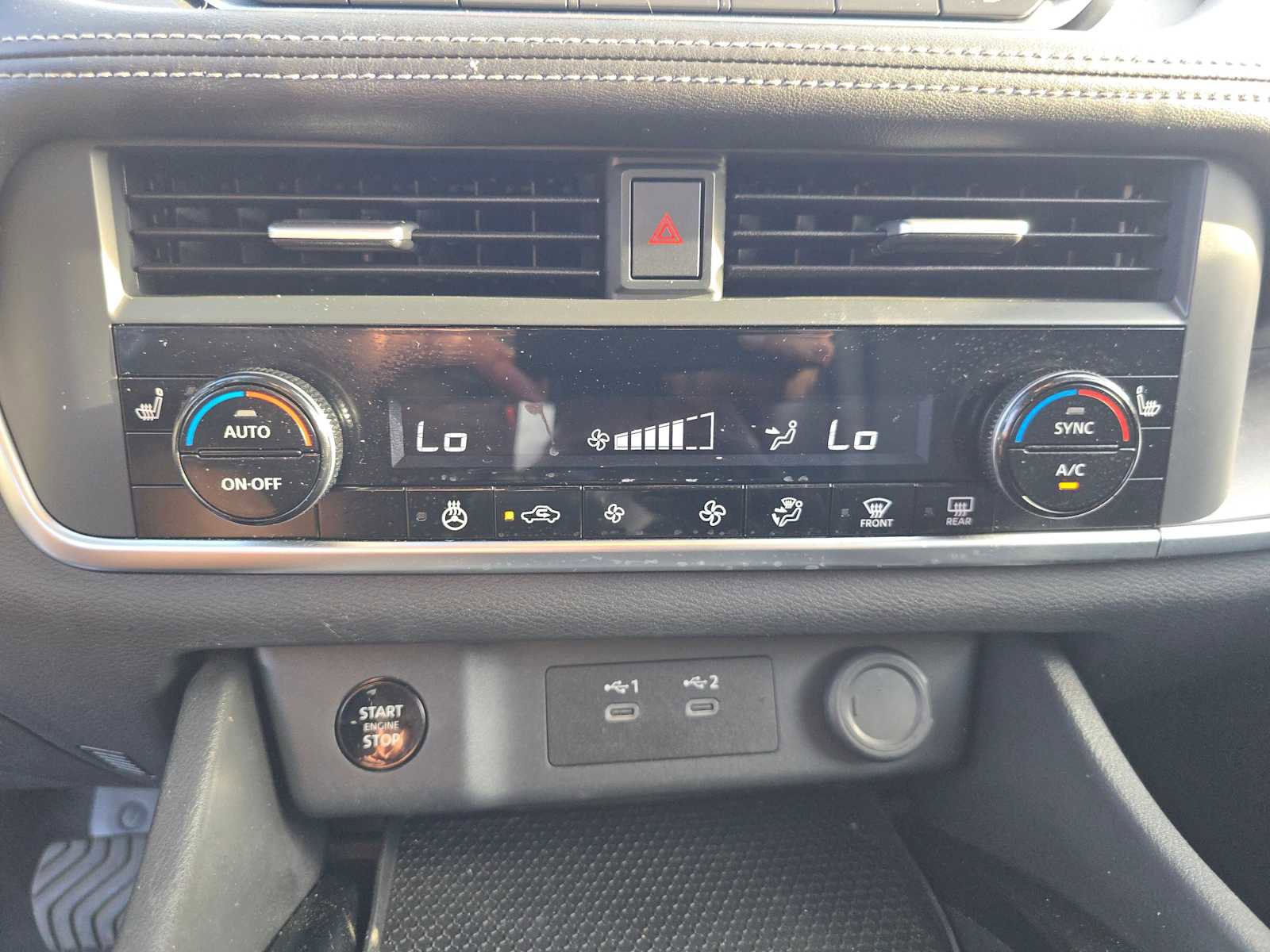 Used 2024 Nissan Rogue SV w/ SV Premium Package image 28