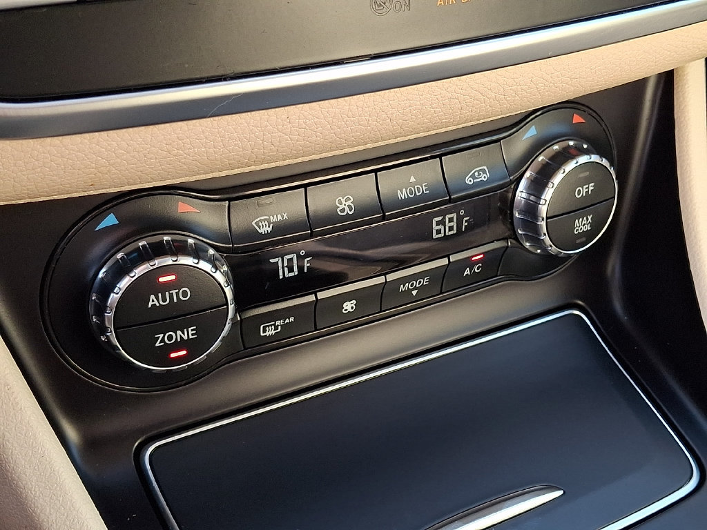 Used 2020 Mercedes-Benz GLA 250 4MATIC w/ Premium Package image 16