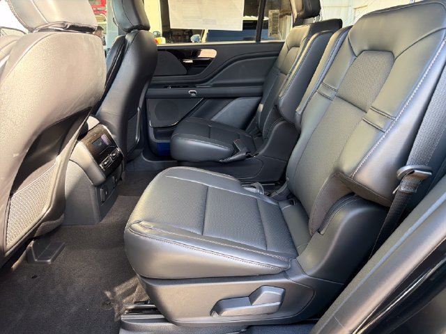 New 2027 Lincoln Aviator AWD w/ Jet Appearance Package image 15