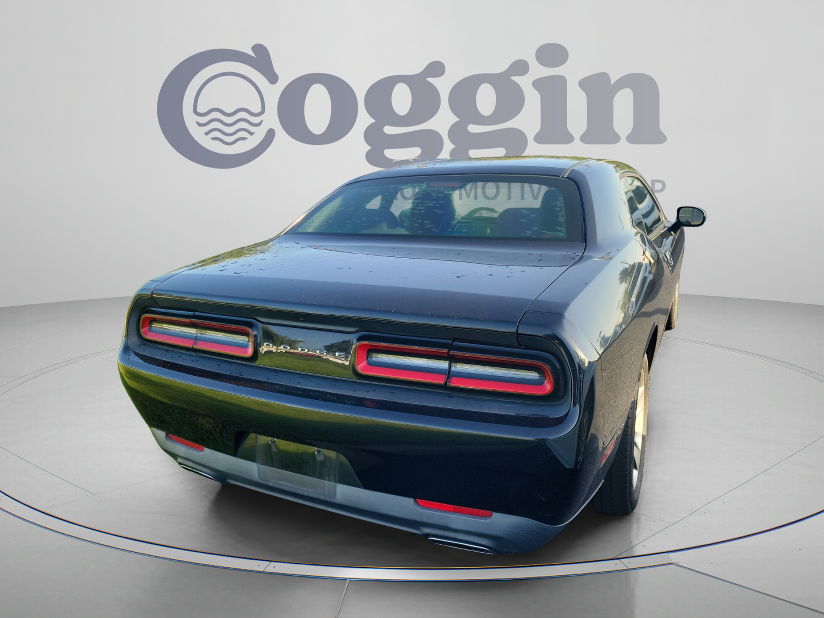 Used 2016 Dodge Challenger SXT RWD image 6