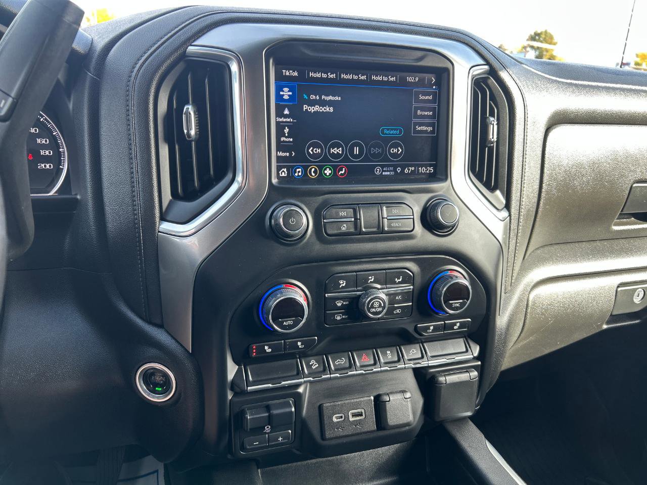 Used 2022 Chevrolet Silverado 1500 LT Trail Boss w/ Convenience Package II image 11