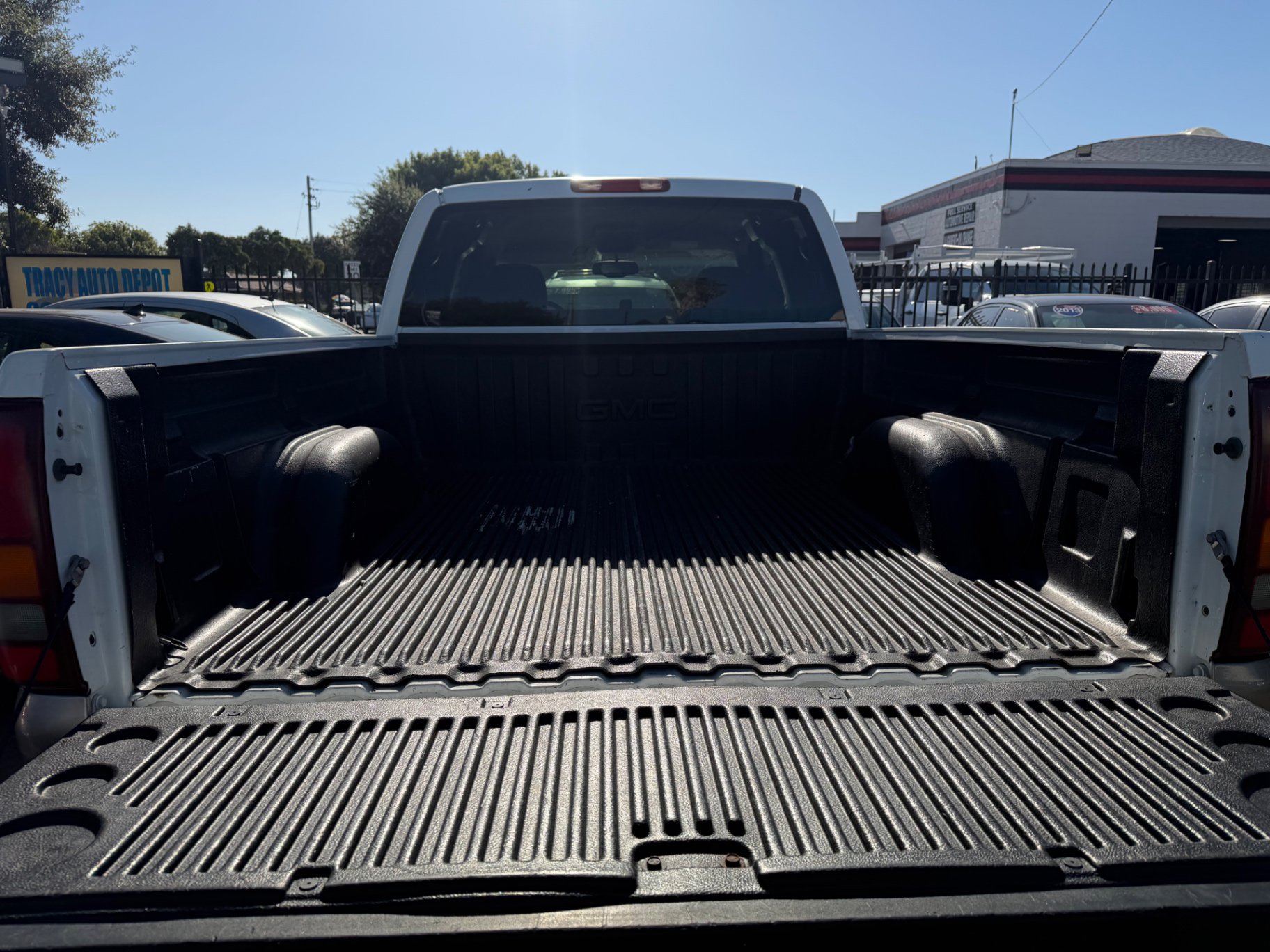 Used 2003 GMC Sierra 1500 SLT w/ SLT Preferred Equipment Group AWD/4WD image 9