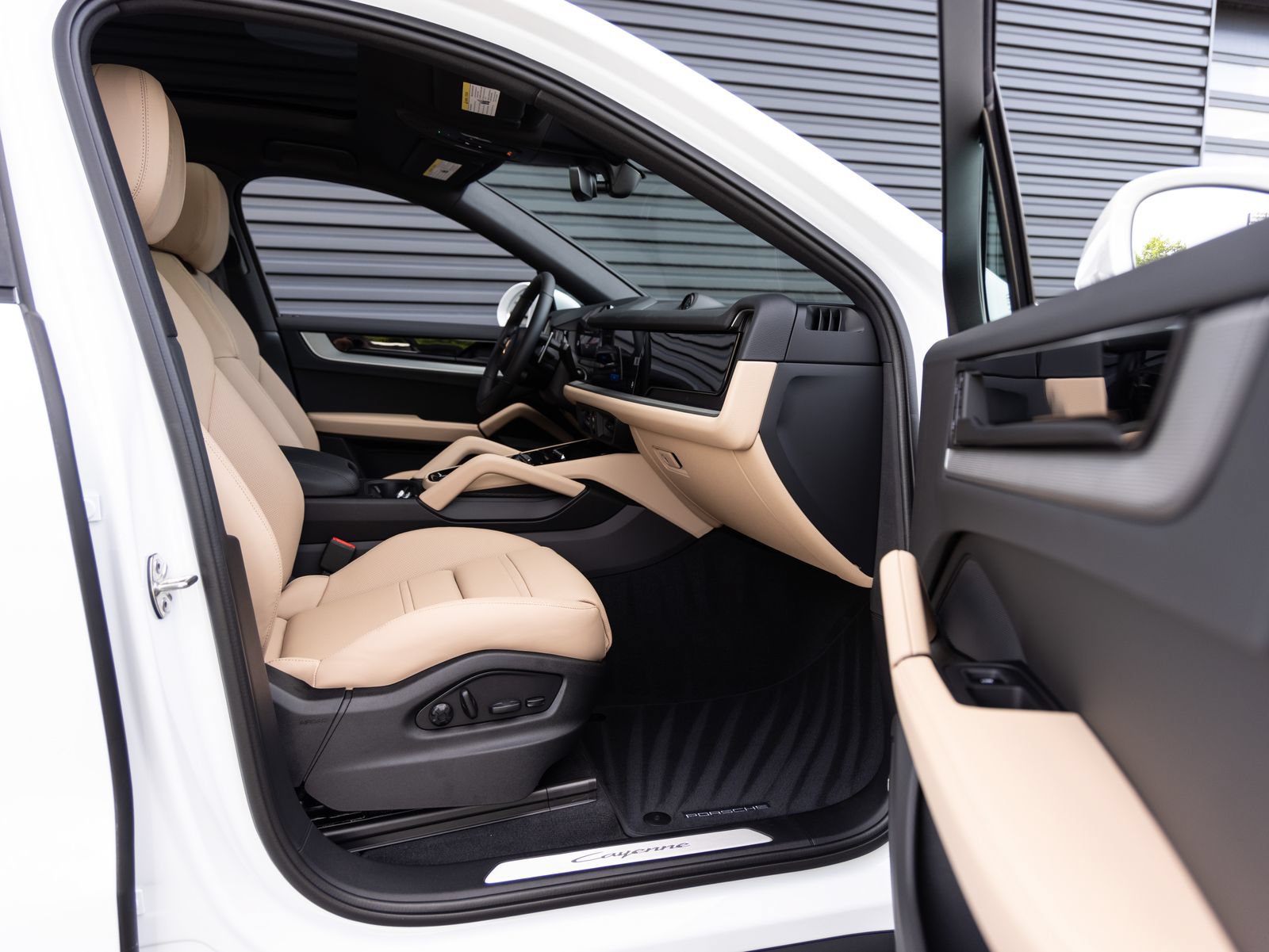 Certified 2026 Porsche Cayenne Coupe AWD/4WD image 33