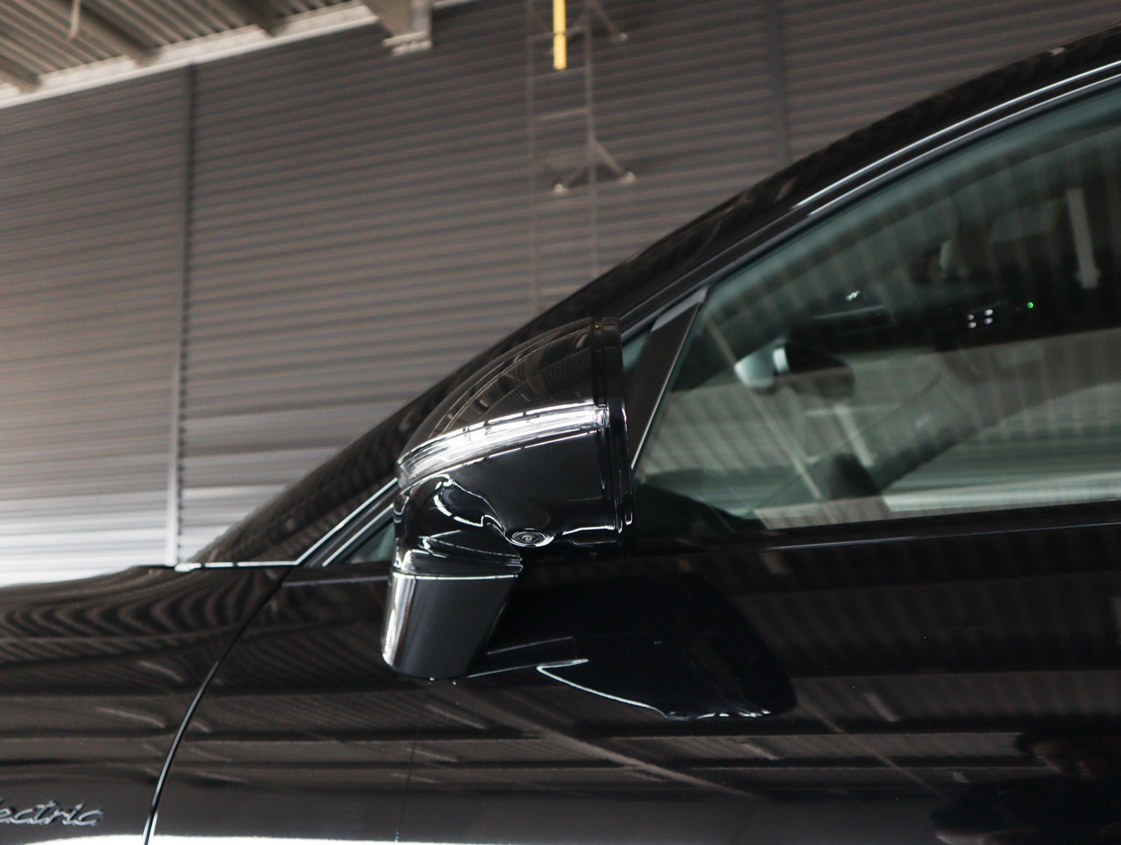 Used 2025 Porsche Macan Turbo Electric image 30