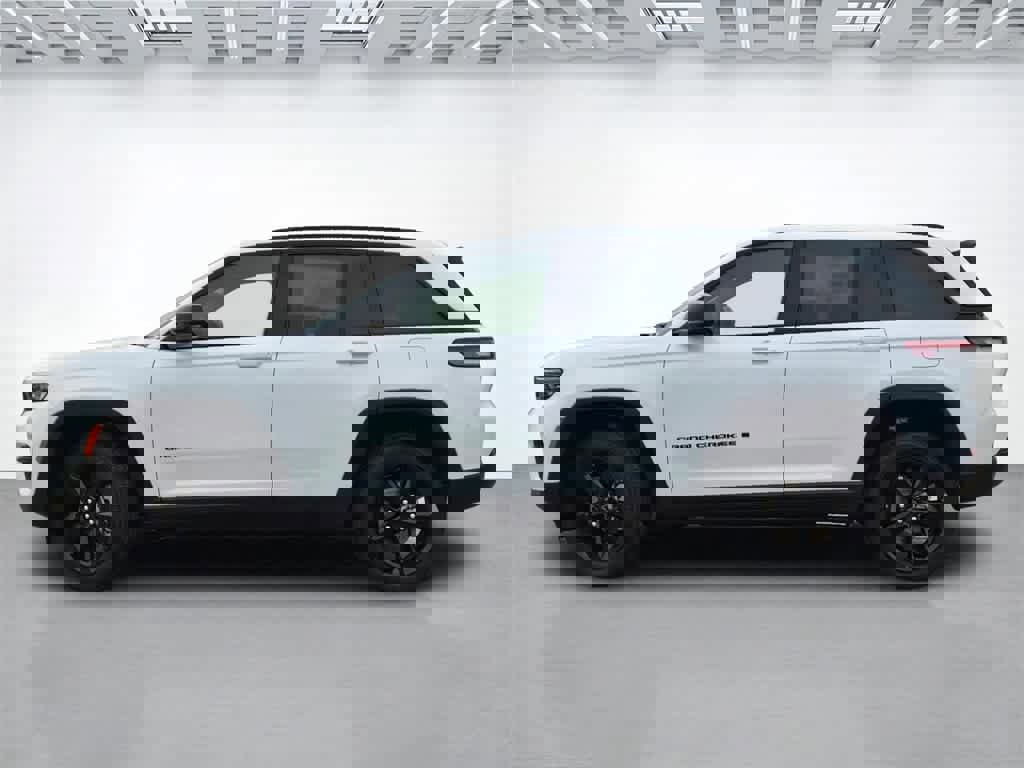 New 2025 Jeep Grand Cherokee Altitude image 3