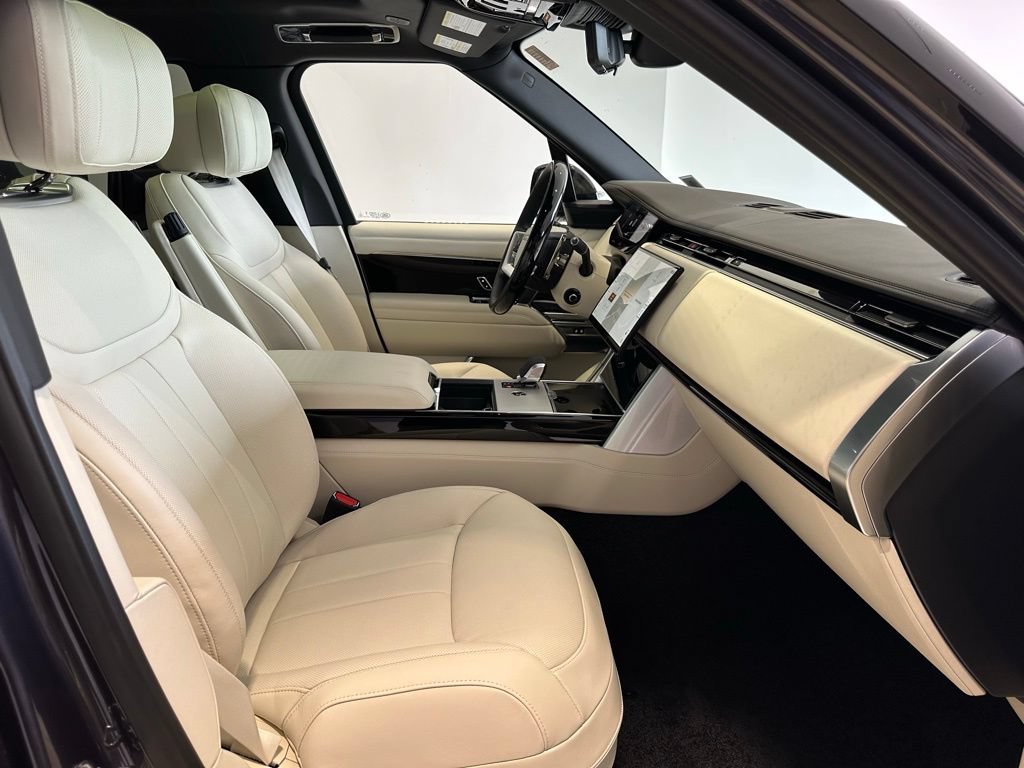 New 2025 Land Rover Range Rover Autobiography AWD/4WD image 19