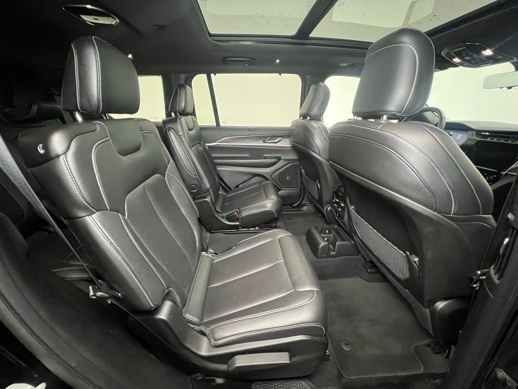 Used 2024 Jeep Grand Cherokee L Limited w/ Luxury Tech Group II image 10