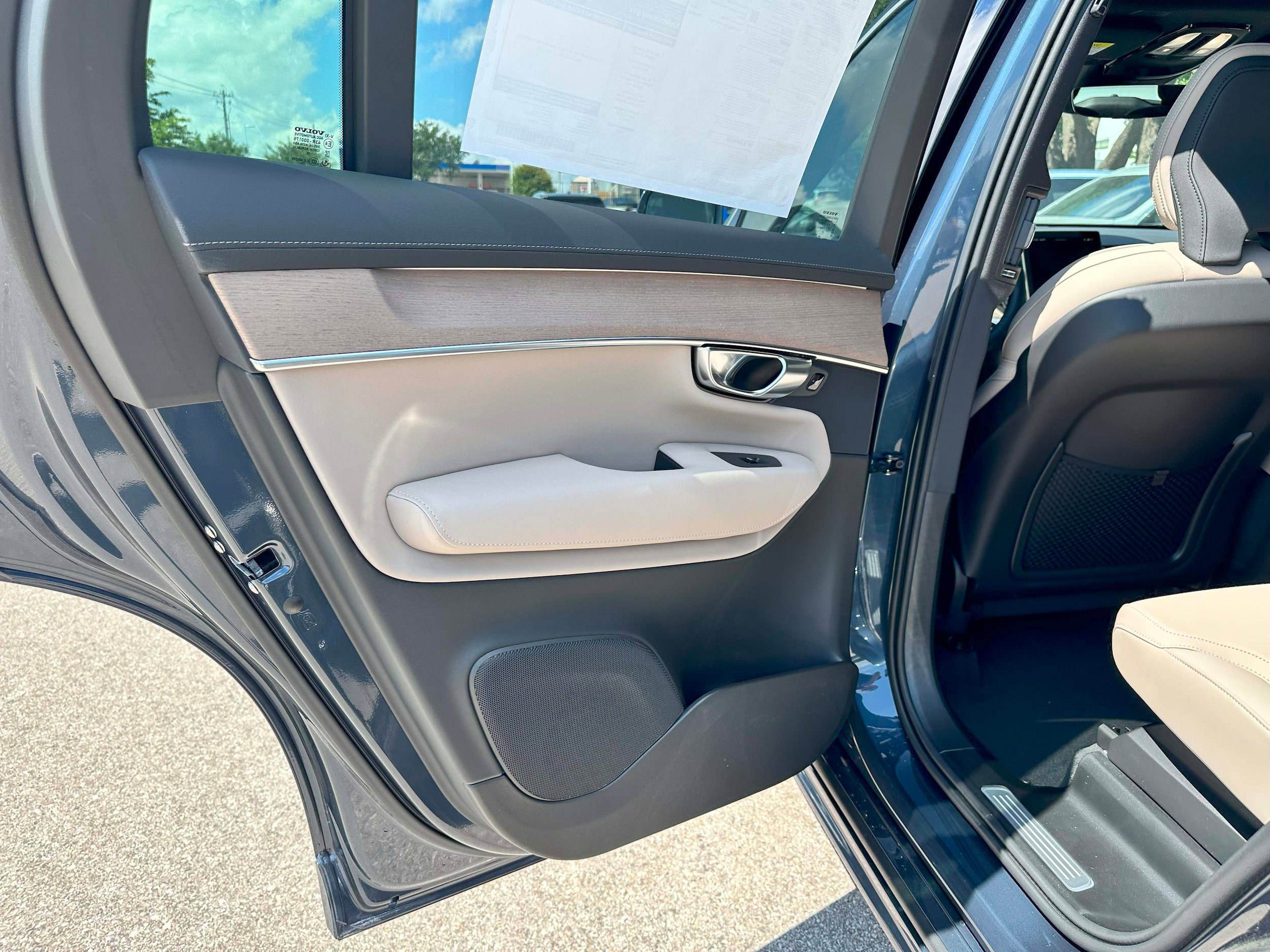 New 2026 Volvo XC90 B6 Plus w/ Protection Package Premier image 14