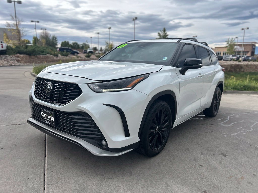 Used 2023 Toyota Highlander XSE AWD/4WD image 3