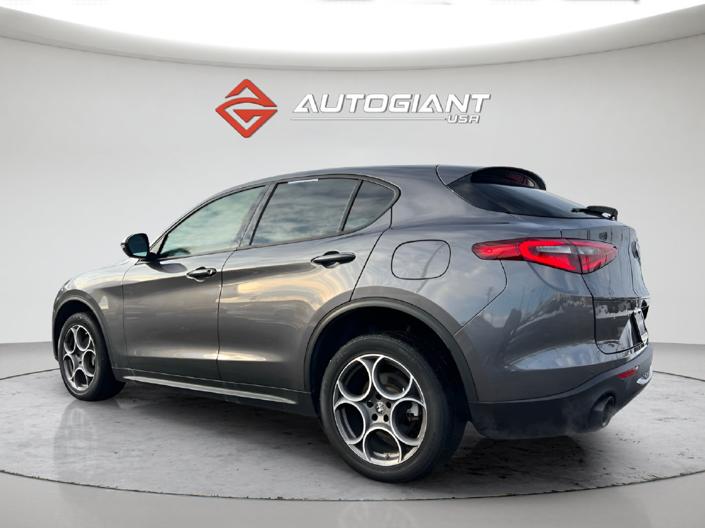 Used 2023 Alfa Romeo Stelvio Sprint RWD image 4