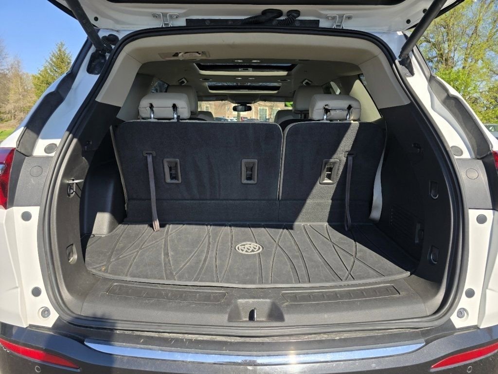 Used 2019 Buick Enclave Essence image 16