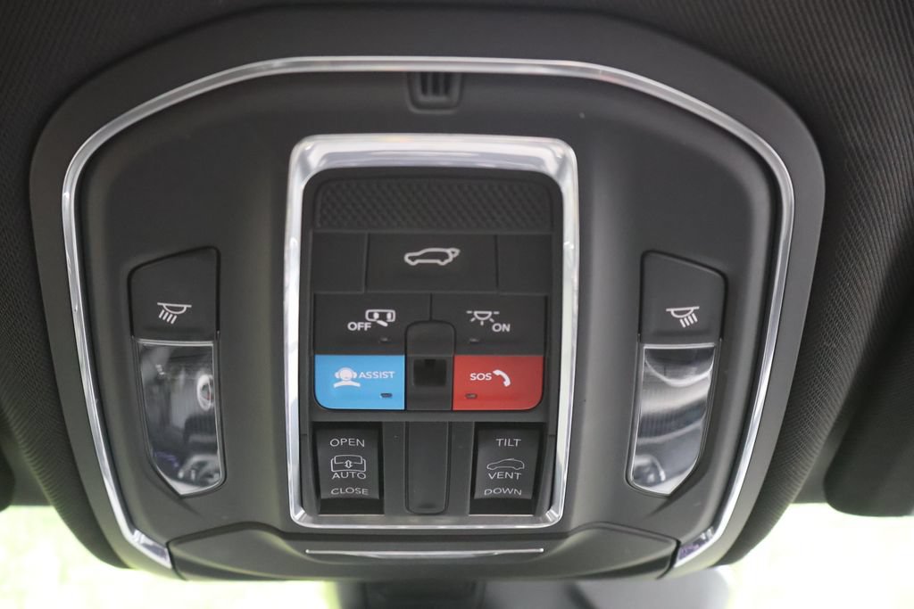 Used 2023 Jeep Grand Cherokee Altitude AWD/4WD image 25