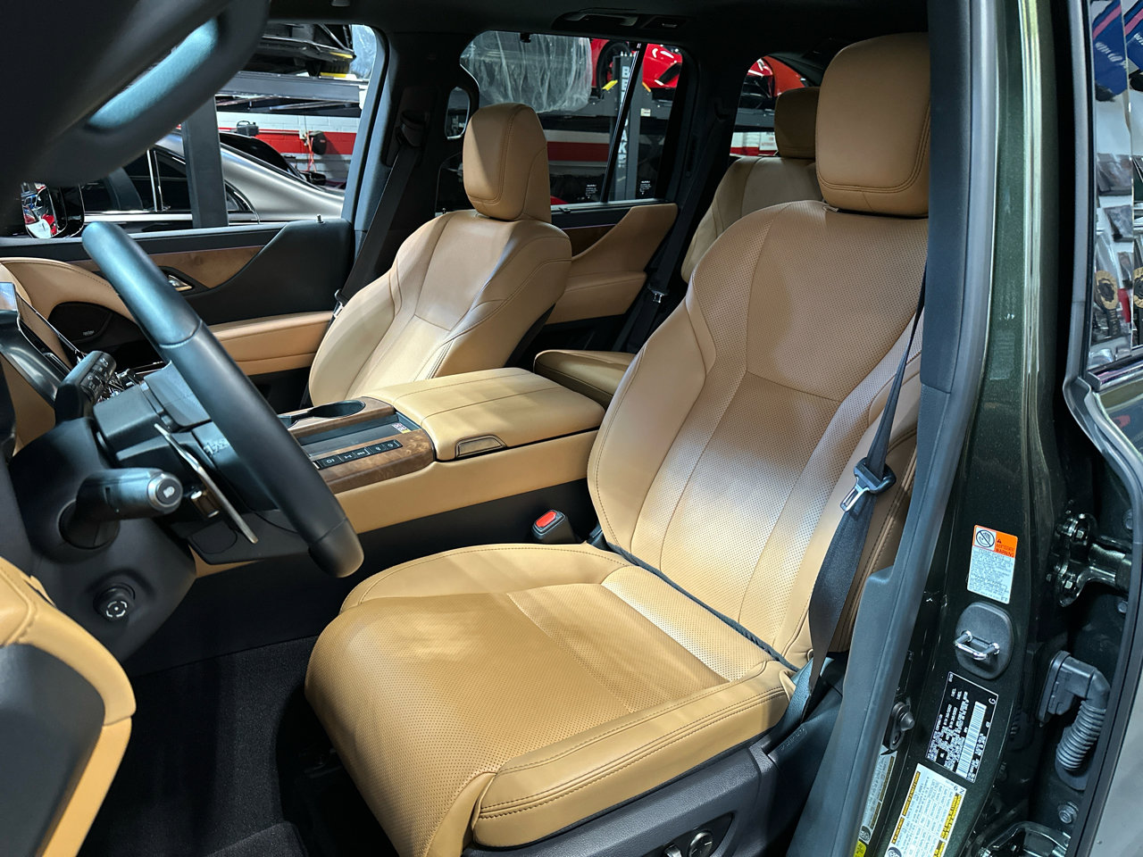 Used 2024 Lexus LX 600 4WD w/ Luxury Package image 17