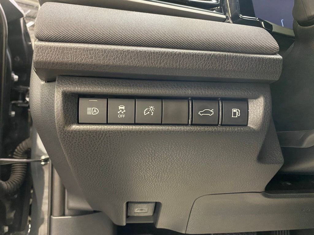 Used 2025 Toyota Camry LE w/ Convenience Package image 28