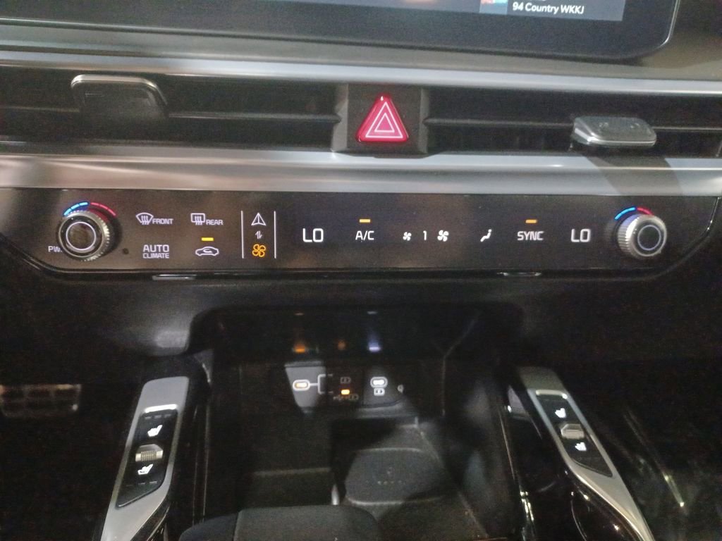 Used 2024 Kia Sorento SX image 17