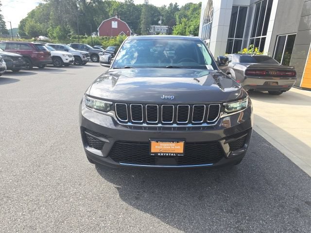 Used 2023 Jeep Grand Cherokee Laredo X AWD/4WD image 2