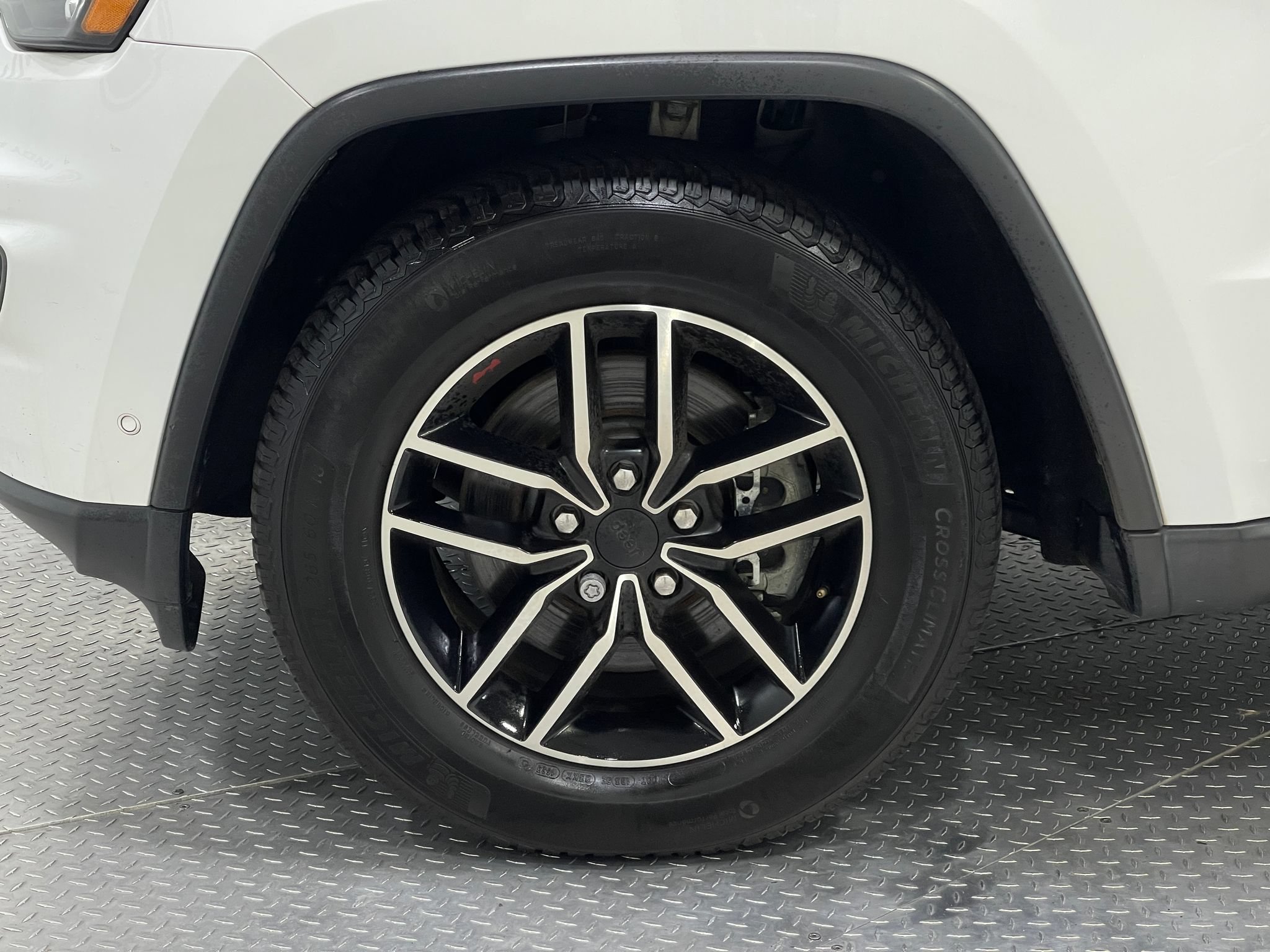 Used 2019 Jeep Grand Cherokee Trailhawk AWD/4WD image 35