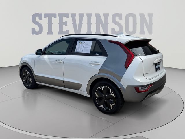 Used 2023 Kia Niro Wave w/ Wave Preserve Package FWD image 3
