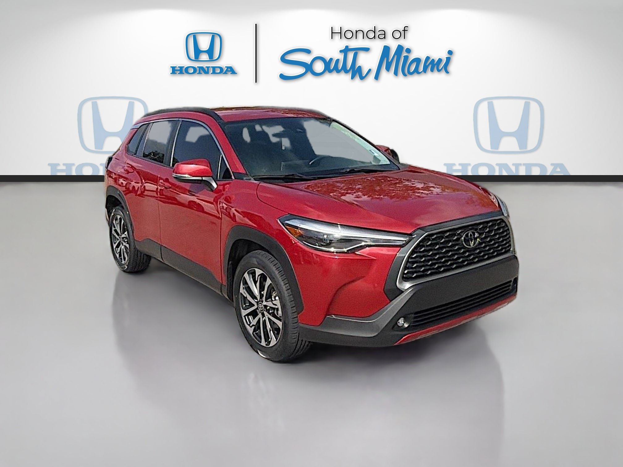 Used 2022 Toyota Corolla Cross XLE FWD image 1